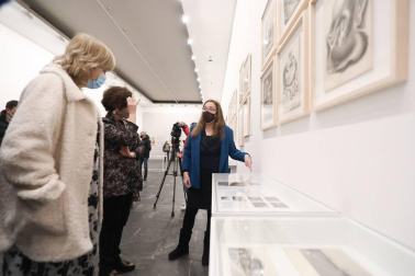 Este martes ha abierto sus puertas en el Museo de Navarra la exposición 'Gerardo Lizarraga. Artista en el exilio', que recoge una colección de cerca de 80 dibujos y caricaturas que el artista navarro realizó durante sus años de encierro en los campos de Argelès-sur-Mer, Agde y Clermont Ferrand (Francia).