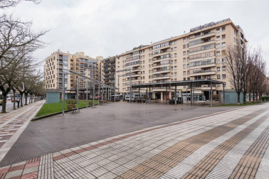 Cuatro habitaciones, terraza y plaza de garaje: un completo piso ubicado en una zona peatonal