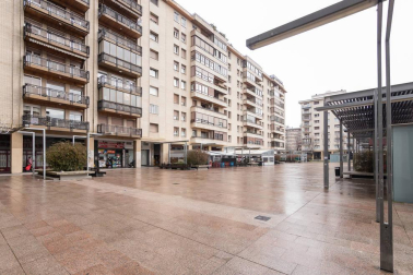 Cuatro habitaciones, terraza y plaza de garaje: un completo piso ubicado en una zona peatonal