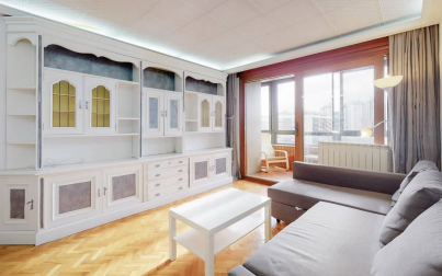 Cuatro habitaciones, terraza y plaza de garaje: un completo piso ubicado en una zona peatonal