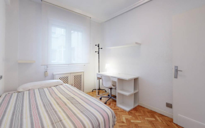 Cuatro habitaciones, terraza y plaza de garaje: un completo piso ubicado en una zona peatonal