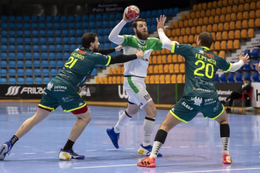 Helvetia Anaitasuna ha ganado 30-25 a Viveros Herol Nava, su cuarta victoria consecutiva que le coloca en sexta posición de la Liga Sacyr Asobal.