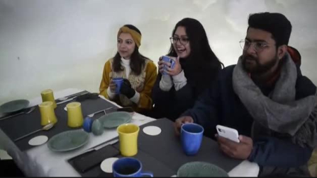 Cachemira abre su primera cafetería con forma de iglú