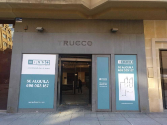 Local extraordinario en pleno paseo peatonal de Carlos III, la principal arteria comercial de la capital navarra.