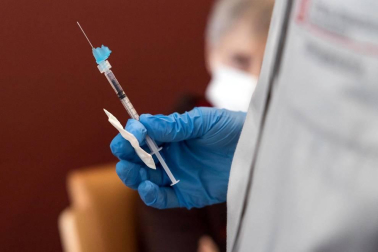 Vacunación contra el coronavirus a los ancianos y trabajadores de la Residencia Nuestra Señora de Gracia en Tudela.