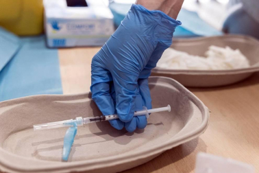 Vacunación contra el coronavirus a los ancianos y trabajadores de la Residencia Nuestra Señora de Gracia en Tudela.