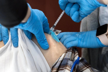 Vacunación contra el coronavirus a los ancianos y trabajadores de la Residencia Nuestra Señora de Gracia en Tudela.