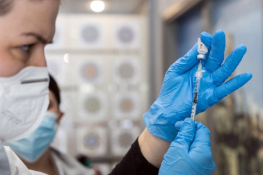 Vacunación contra el coronavirus a los ancianos y trabajadores de la Residencia Nuestra Señora de Gracia en Tudela.