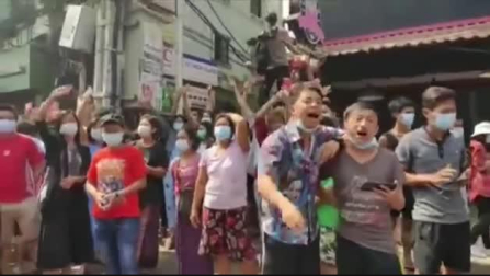 Miles de personas protestan en Rangún contra el golpe de Estado en Myanmar