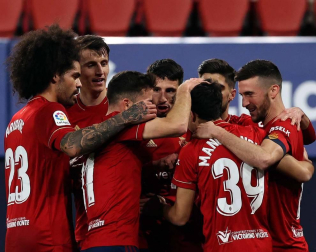 Imágenes del partido entre Osasuna y Eibar disputado en El Sadar.