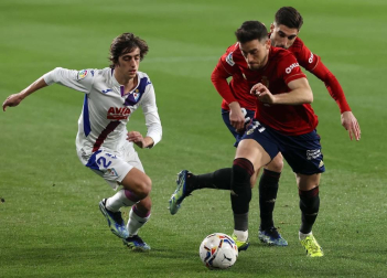 Imágenes del partido entre Osasuna y Eibar disputado en El Sadar.