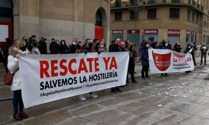 Los hosteleros navarros protestan por "estar pagando los platos rotos de la pandemia"