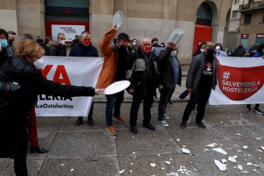 Los hosteleros navarros protestan por "estar pagando los platos rotos de la pandemia"