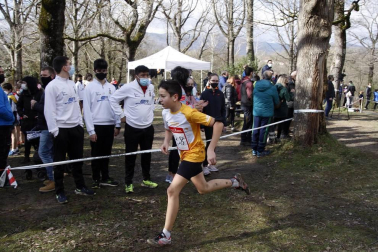 Javier Nagore y Alicia Carrera, atletas del Grupompleo Pamplona Atlético, se han impuesto en el circuito alsasuarra de Dantzaleku.