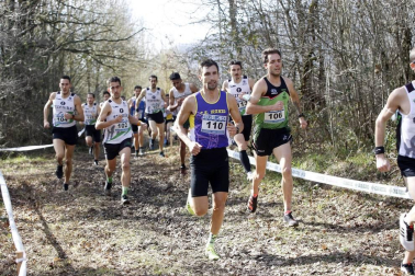 Javier Nagore y Alicia Carrera, atletas del Grupompleo Pamplona Atlético, se han impuesto en el circuito alsasuarra de Dantzaleku.