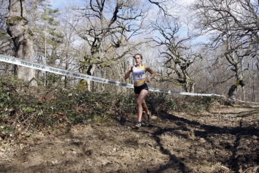 Javier Nagore y Alicia Carrera, atletas del Grupompleo Pamplona Atlético, se han impuesto en el circuito alsasuarra de Dantzaleku.
