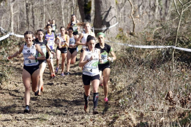Javier Nagore y Alicia Carrera, atletas del Grupompleo Pamplona Atlético, se han impuesto en el circuito alsasuarra de Dantzaleku.