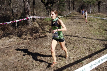 Javier Nagore y Alicia Carrera, atletas del Grupompleo Pamplona Atlético, se han impuesto en el circuito alsasuarra de Dantzaleku.