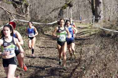 Javier Nagore y Alicia Carrera, atletas del Grupompleo Pamplona Atlético, se han impuesto en el circuito alsasuarra de Dantzaleku.