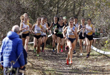 Javier Nagore y Alicia Carrera, atletas del Grupompleo Pamplona Atlético, se han impuesto en el circuito alsasuarra de Dantzaleku.