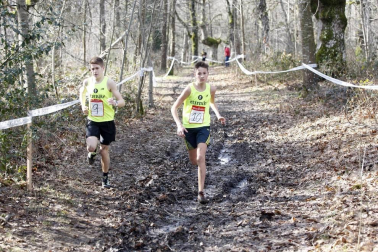 Javier Nagore y Alicia Carrera, atletas del Grupompleo Pamplona Atlético, se han impuesto en el circuito alsasuarra de Dantzaleku.