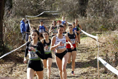 Javier Nagore y Alicia Carrera, atletas del Grupompleo Pamplona Atlético, se han impuesto en el circuito alsasuarra de Dantzaleku.