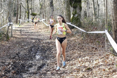 Javier Nagore y Alicia Carrera, atletas del Grupompleo Pamplona Atlético, se han impuesto en el circuito alsasuarra de Dantzaleku.