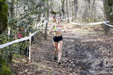 Javier Nagore y Alicia Carrera, atletas del Grupompleo Pamplona Atlético, se han impuesto en el circuito alsasuarra de Dantzaleku.