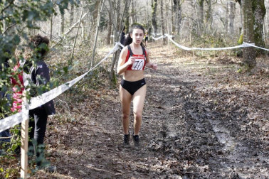 Javier Nagore y Alicia Carrera, atletas del Grupompleo Pamplona Atlético, se han impuesto en el circuito alsasuarra de Dantzaleku.