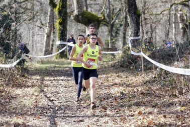Javier Nagore y Alicia Carrera, atletas del Grupompleo Pamplona Atlético, se han impuesto en el circuito alsasuarra de Dantzaleku.