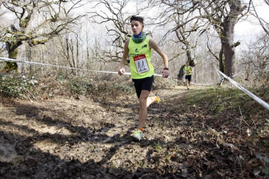 Javier Nagore y Alicia Carrera, atletas del Grupompleo Pamplona Atlético, se han impuesto en el circuito alsasuarra de Dantzaleku.