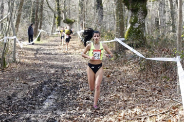 Javier Nagore y Alicia Carrera, atletas del Grupompleo Pamplona Atlético, se han impuesto en el circuito alsasuarra de Dantzaleku.