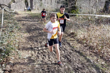 Javier Nagore y Alicia Carrera, atletas del Grupompleo Pamplona Atlético, se han impuesto en el circuito alsasuarra de Dantzaleku.