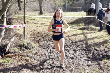 Javier Nagore y Alicia Carrera, atletas del Grupompleo Pamplona Atlético, se han impuesto en el circuito alsasuarra de Dantzaleku.