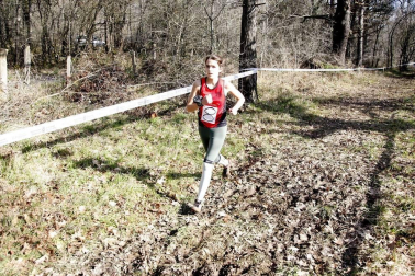 Javier Nagore y Alicia Carrera, atletas del Grupompleo Pamplona Atlético, se han impuesto en el circuito alsasuarra de Dantzaleku.
