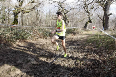 Javier Nagore y Alicia Carrera, atletas del Grupompleo Pamplona Atlético, se han impuesto en el circuito alsasuarra de Dantzaleku.