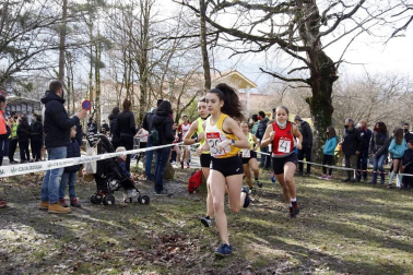 Javier Nagore y Alicia Carrera, atletas del Grupompleo Pamplona Atlético, se han impuesto en el circuito alsasuarra de Dantzaleku.
