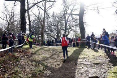 Javier Nagore y Alicia Carrera, atletas del Grupompleo Pamplona Atlético, se han impuesto en el circuito alsasuarra de Dantzaleku.