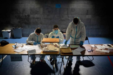 Los catalanes acuden a votar este domingo, 14 de febrero, en unas nuevas elecciones al Parlament