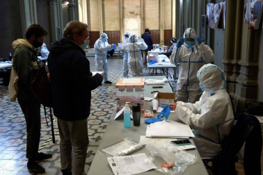 Los catalanes acuden a votar este domingo, 14 de febrero, en unas nuevas elecciones al Parlament