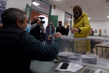 Los catalanes acuden a votar este domingo, 14 de febrero, en unas nuevas elecciones al Parlament