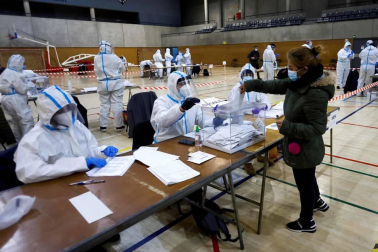 Los catalanes acuden a votar este domingo, 14 de febrero, en unas nuevas elecciones al Parlament