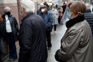 Los catalanes acuden a votar este domingo, 14 de febrero, en unas nuevas elecciones al Parlament
