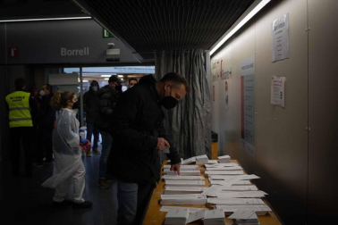 Los catalanes acuden a votar este domingo, 14 de febrero, en unas nuevas elecciones al Parlament