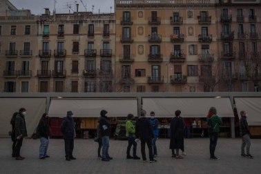 Los catalanes acuden a votar este domingo, 14 de febrero, en unas nuevas elecciones al Parlament
