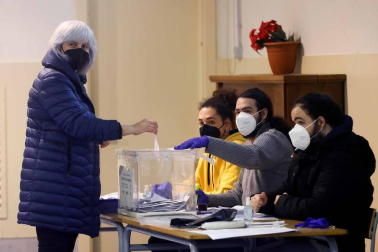 Los catalanes acuden a votar este domingo, 14 de febrero, en unas nuevas elecciones al Parlament