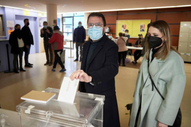 Los catalanes acuden a votar este domingo, 14 de febrero, en unas nuevas elecciones al Parlament