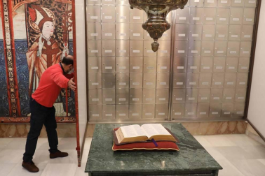 Al menos seis iglesias de Pamplona y la catedral han habilitado espacios para depositar cenizas de difuntos