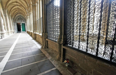 Al menos seis iglesias de Pamplona y la catedral han habilitado espacios para depositar cenizas de difuntos