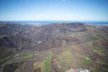 Las causas del incendio que se originó en Bera y que ha calcinado 1.800 hectáreas en Navarra, Guipúzcoa y Francia están siendo investigadas por la Policía Foral para determinar si el fuego ha sido fortuito o provocado, aunque parece que la actividad humana está detrás.
